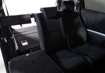 Подержанный автомобиль Toyota Corolla Verso 2007 года (21 фото)