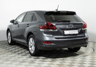 Подержанный автомобиль Toyota Venza 2013 года (7 фото)