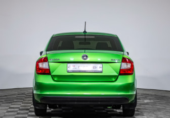 Подержанный автомобиль Skoda Rapid Liftback 2018 года (6 фото)