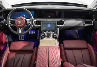 Подержанный автомобиль Hongqi E-HS9 2021 года (16 фото)