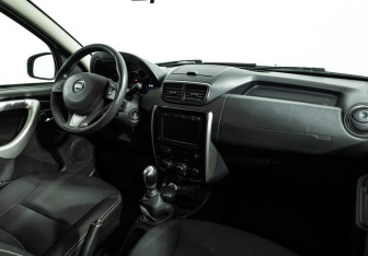 Подержанный автомобиль Nissan Terrano 2019 года (9 фото)