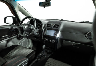 Подержанный автомобиль Suzuki SX4 Hatchback 2011 года (9 фото)