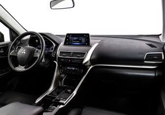 Подержанный автомобиль Mitsubishi Eclipse Cross 2018 года (10 фото)