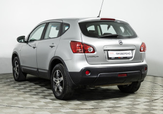Подержанный автомобиль Nissan Qashqai 2009 года (7 фото)
