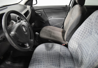 Подержанный автомобиль Renault Logan Sedan 2012 года (10 фото)