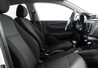 Подержанный автомобиль Kia Rio Sedan 2021 года (15 фото)