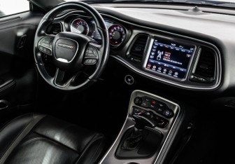 Подержанный автомобиль Dodge Challenger 2020 года (20 фото)