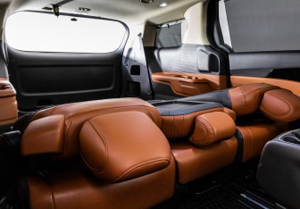 Подержанный автомобиль Kia Carnival 2021 года (30 фото)