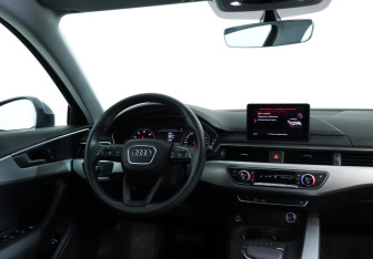 Подержанный автомобиль Audi A4 Sedan 2018 года (13 фото)