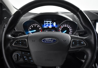 Подержанный автомобиль Ford Kuga 2017 года (18 фото)