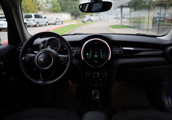 Подержанный автомобиль MINI Hatch 2018 года (9 фото)