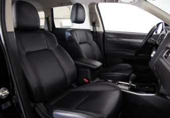 Подержанный автомобиль Mitsubishi Outlander 2020 года (11 фото)