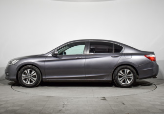 Подержанный автомобиль Honda Accord Sedan 2013 года (8 фото)