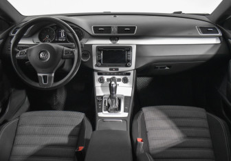 Подержанный автомобиль Volkswagen Passat CC 2012 года (13 фото)