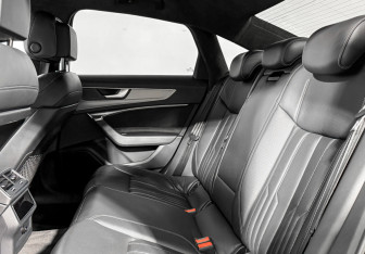 Подержанный автомобиль Audi A6 Sedan 2018 года (13 фото)