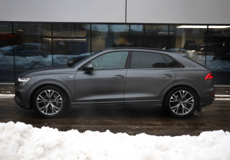 Подержанный автомобиль Audi Q8 2019 года (8 фото)