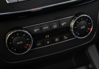 Подержанный автомобиль Mercedes-Benz GLE 2015 года (18 фото)