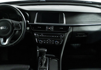 Подержанный автомобиль Kia Optima Sedan 2017 года (14 фото)