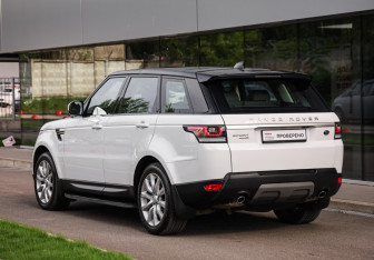 Подержанный автомобиль Land Rover Range Rover Sport 2017 года (8 фото)