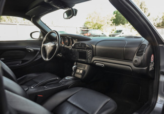 Подержанный автомобиль Porsche Boxster 2004 года (14 фото)