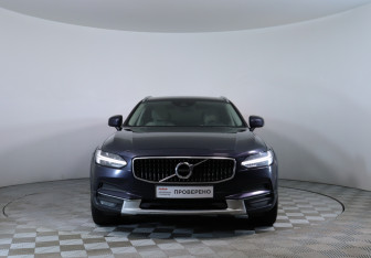 Подержанный автомобиль Volvo V90 Cross Country 2017 года (2 фото)
