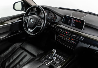 Подержанный автомобиль BMW X5 2016 года (18 фото)