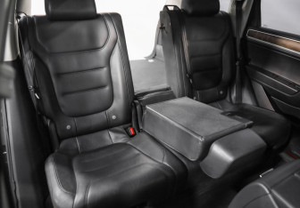 Подержанный автомобиль Volkswagen Touareg 2012 года (25 фото)
