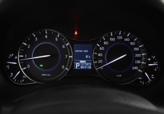 Подержанный автомобиль Infiniti QX56 2011 года (28 фото)