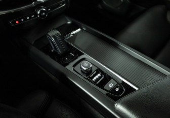 Подержанный автомобиль Volvo XC60 2019 года (15 фото)