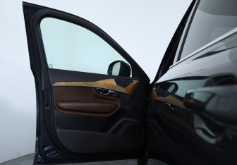 Подержанный автомобиль Volvo XC90 2021 года (14 фото)