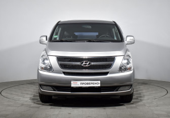 Подержанный автомобиль Hyundai Grand Starex 2010 года (2 фото)
