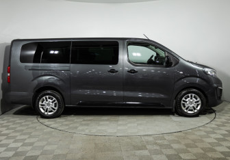 Подержанный автомобиль Peugeot Traveller 2021 года (4 фото)