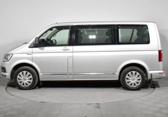 Подержанный автомобиль Volkswagen Caravelle 2018 года (8 фото)