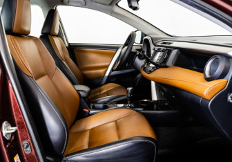 Подержанный автомобиль Toyota RAV4 2016 года (18 фото)