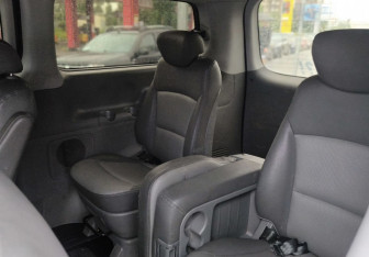 Подержанный автомобиль Hyundai Grand Starex 2008 года (11 фото)