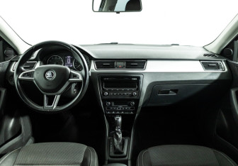 Подержанный автомобиль Skoda Rapid Liftback 2014 года (13 фото)