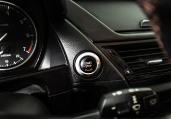 Подержанный автомобиль BMW X1 2013 года (16 фото)