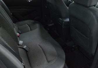 Подержанный автомобиль Nissan Qashqai 2008 года (13 фото)