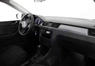 Подержанный автомобиль Skoda Rapid Liftback 2017 года (18 фото)