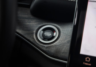 Подержанный автомобиль Jeep Grand Cherokee 2022 года (23 фото)