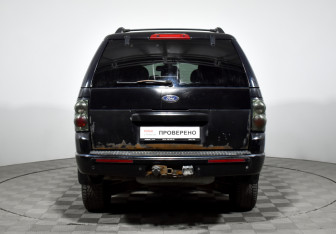 Подержанный автомобиль Ford Explorer 2005 года (6 фото)