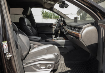Подержанный автомобиль Audi Q7 2018 года (32 фото)