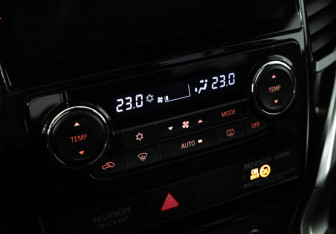 Подержанный автомобиль Mitsubishi Pajero Sport 2018 года (16 фото)