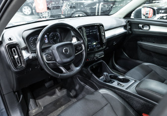 Подержанный автомобиль Volvo XC40 2019 года (14 фото)