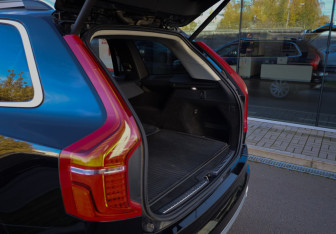 Подержанный автомобиль Volvo XC90 2018 года (28 фото)