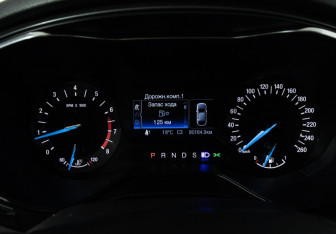 Подержанный автомобиль Ford Mondeo Sedan 2018 года (12 фото)