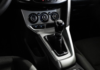 Подержанный автомобиль Ford Focus Hatchback 2012 года (12 фото)