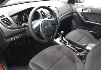 Подержанный автомобиль Kia Cerato Sedan 2010 года (10 фото)