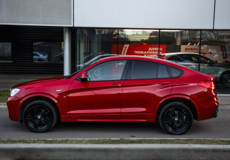 Подержанный автомобиль BMW X4 2016 года (8 фото)