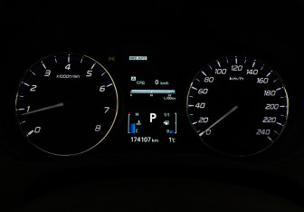 Подержанный автомобиль Mitsubishi Outlander 2014 года (18 фото)